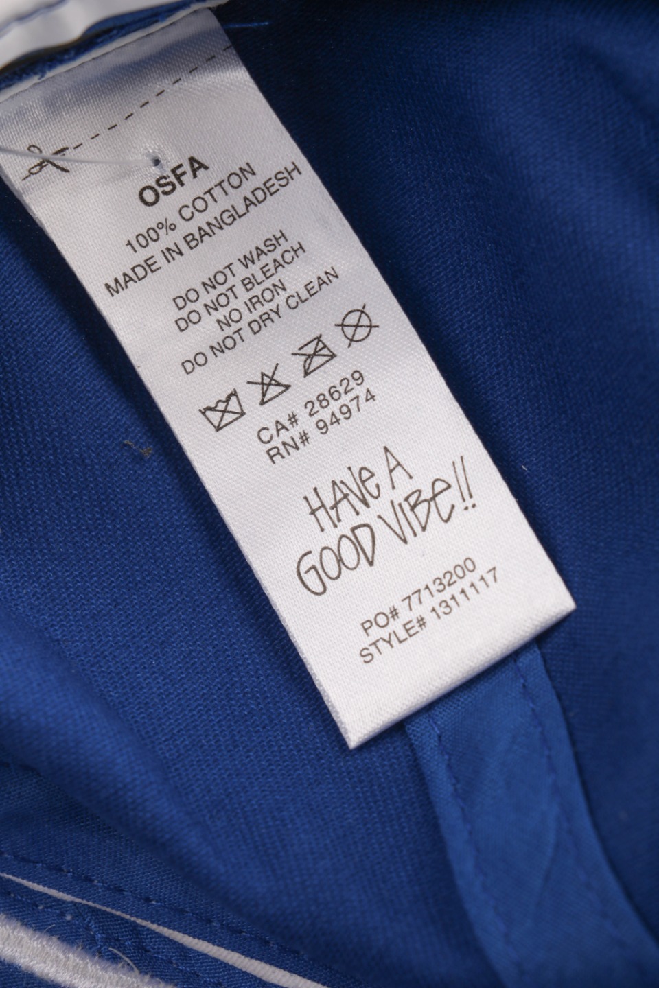 图片[8]-#Stussy/斯图西 23Fw 拼色赛车元素刺绣帽子 面料采用精梳A10856活性黑纱卡，刺绣采用立体绣花工艺，前面的LOGO和魔术贴上的字母均采用无锡露米娅线 ，这个线常年合作的品牌有N*k*，N*we*a，T*f，Adi***， 斐*乐等，由进口的百灵达绣花机打造而成，帽舌绗绣都是绣花机制作并非普通纱线，工艺费工费时，帽舌前面那根棉绳是手工用纱卡内包进去的，辅料均为外贸渠道订购的，逼真度极高，MLB NEWRA指定代工的外贸大厂作业，基本上每顶帽子找不到一根线头，产品对版一致，产品简单又好搭配 尺码：56-61cm魔术贴可调节-选品中心