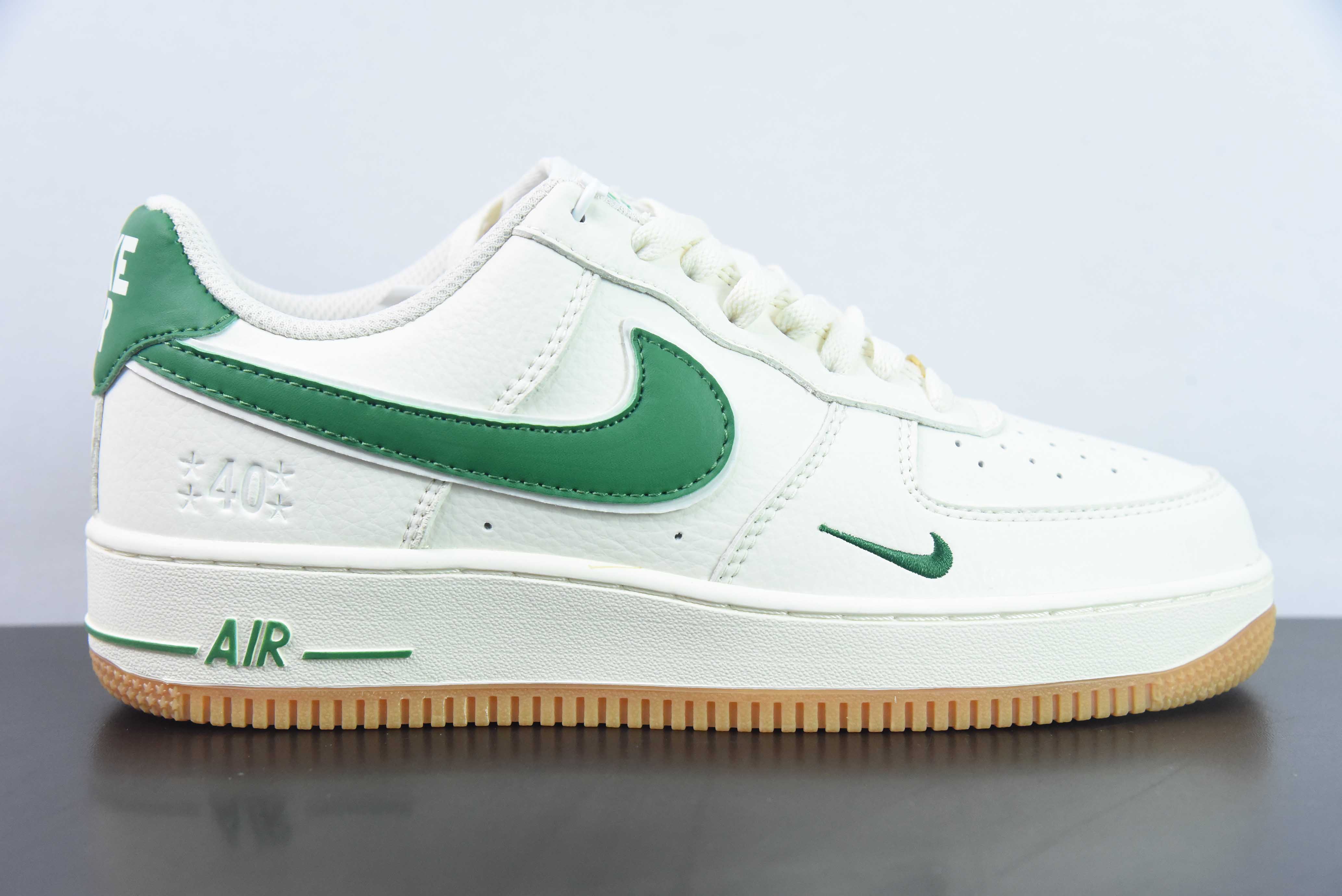 CAD59453839 Nk Air Force 1 Low 空军一号低帮休闲板鞋 绿小勾 40周年货号：WA0531 306 尺码：36-45