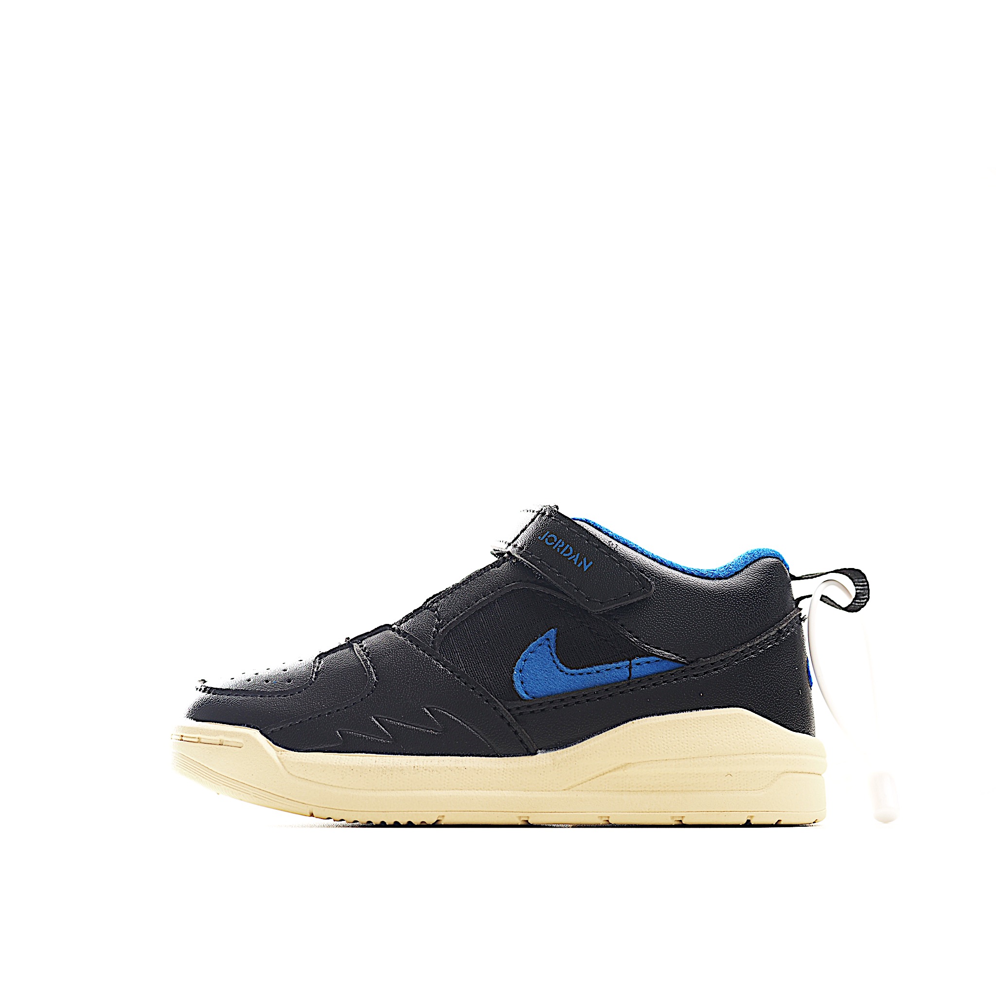 图片[2]-NK Jordan 90 儿童休闲鞋 NK Jordan 90 运动童鞋专为小宝贝打造，兼具舒适脚感与出众格调。鞋款从A1和AJ5中汲取设计灵感，是小宝贝日常玩耍的理想之选。鞋面采用结实皮革和合成材质，舒适耐穿，助力轻松玩乐。 尺码：小童24-27 大童28-37.5 货号：小童：3100 大童：5100-选品中心