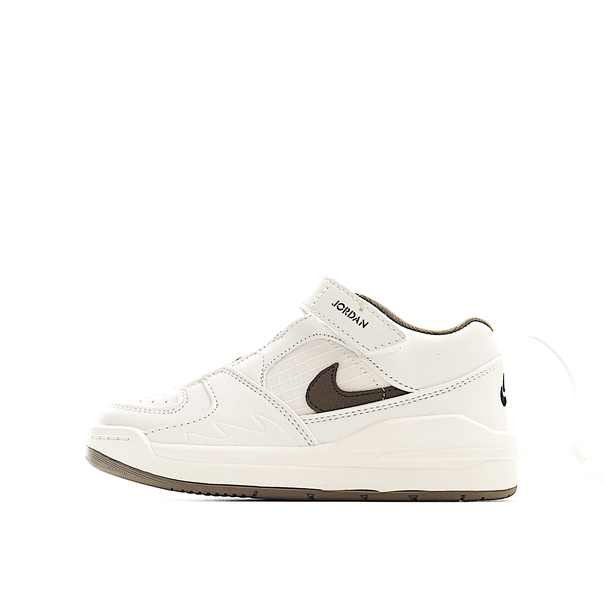 图片[6]-NK Jordan 90 儿童休闲鞋 NK Jordan 90 运动童鞋专为小宝贝打造，兼具舒适脚感与出众格调。鞋款从A1和AJ5中汲取设计灵感，是小宝贝日常玩耍的理想之选。鞋面采用结实皮革和合成材质，舒适耐穿，助力轻松玩乐。 尺码：小童24-27 大童28-37.5 货号：小童：3100 大童：5100-选品中心