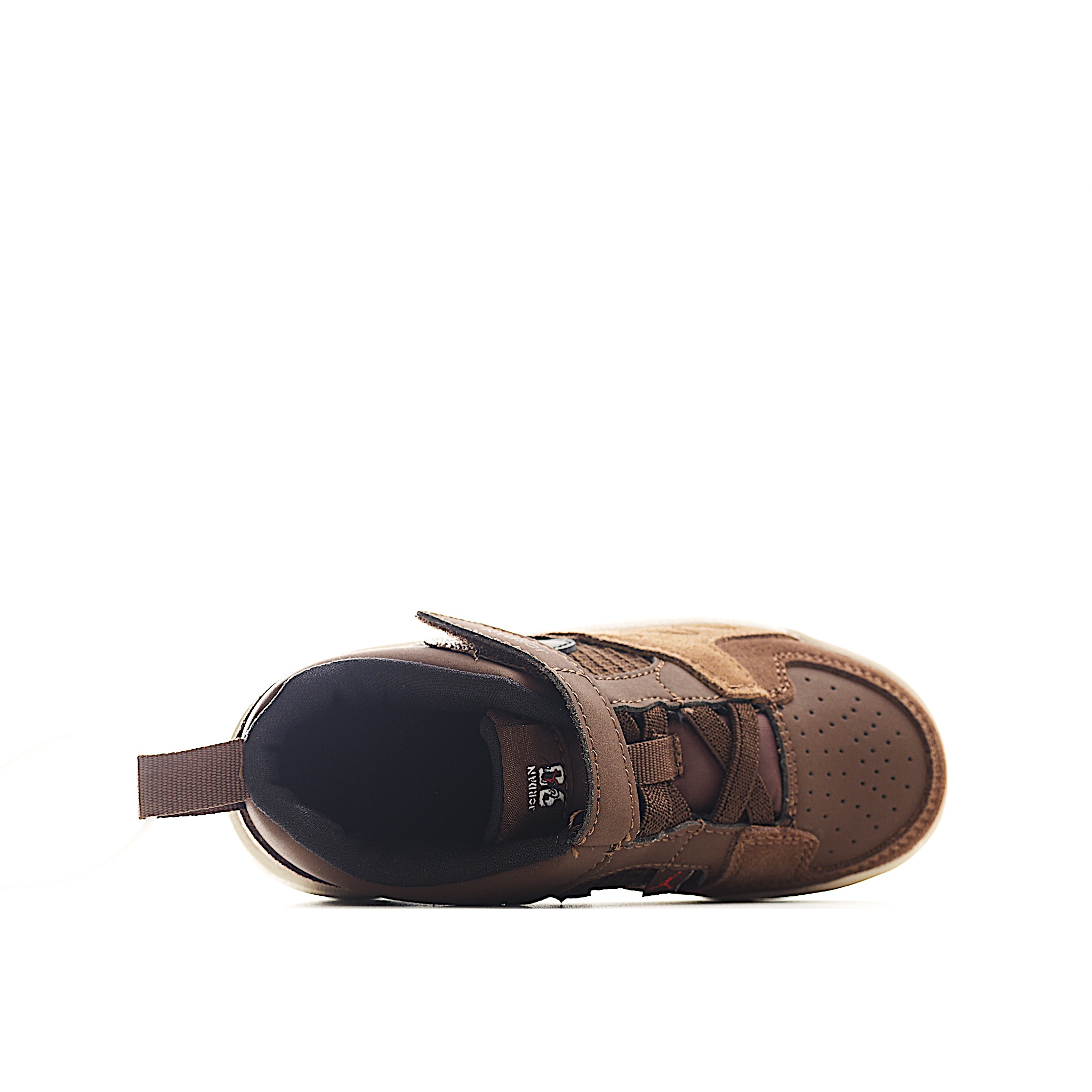 图片[8]-NK Jordan 90 儿童休闲鞋 NK Jordan 90 运动童鞋专为小宝贝打造，兼具舒适脚感与出众格调。鞋款从A1和AJ5中汲取设计灵感，是小宝贝日常玩耍的理想之选。鞋面采用结实皮革和合成材质，舒适耐穿，助力轻松玩乐。 尺码：小童24-27 大童28-37.5 货号：小童：3100 大童：5100-选品中心