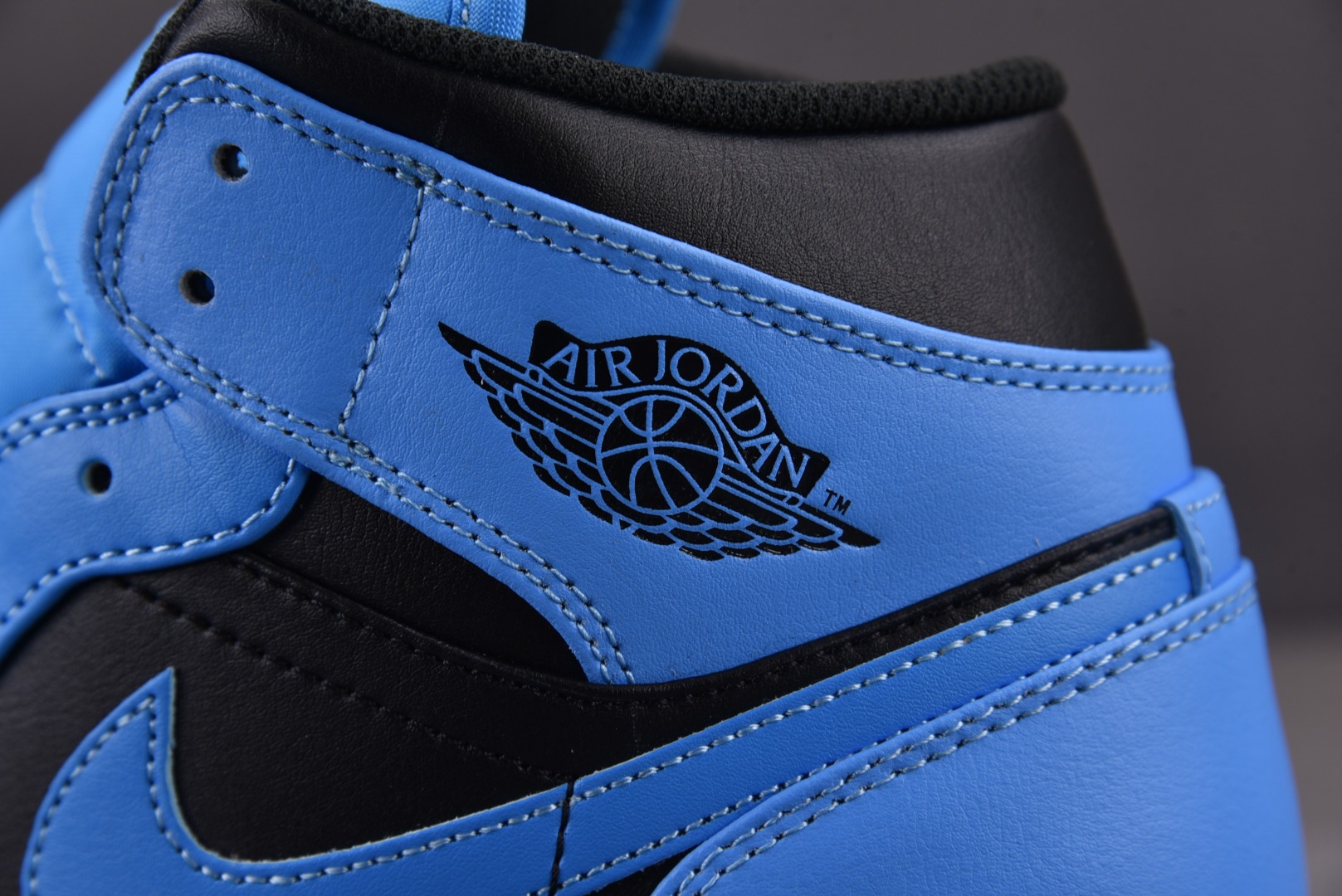 AJMid蓝黑Size:40-46总裁R版出品-AirJordan1Mid“UniversityBlue