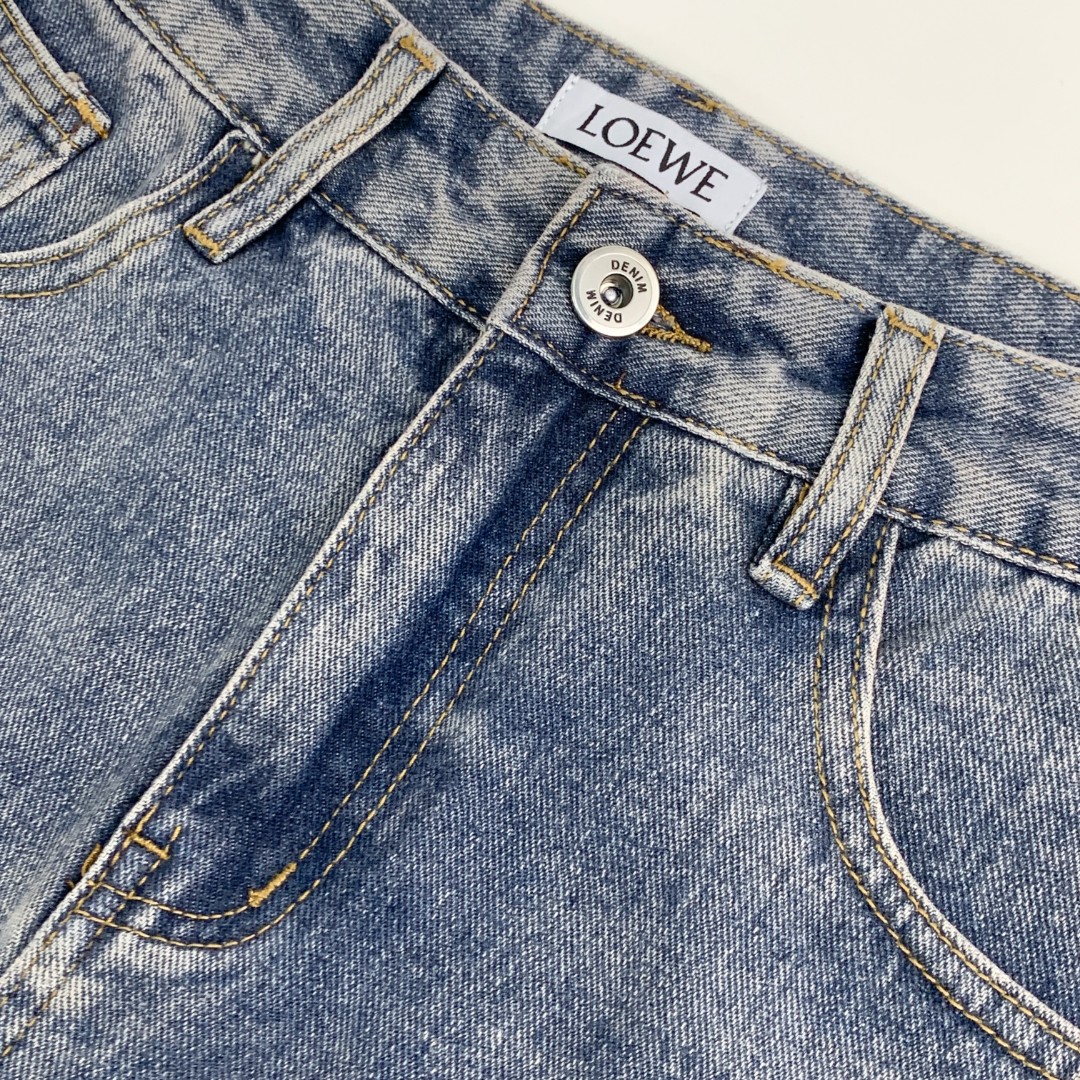 Loewe Jeans: Pure, Clean Design with Impeccable Details and Superior Quality Control - 图片 3