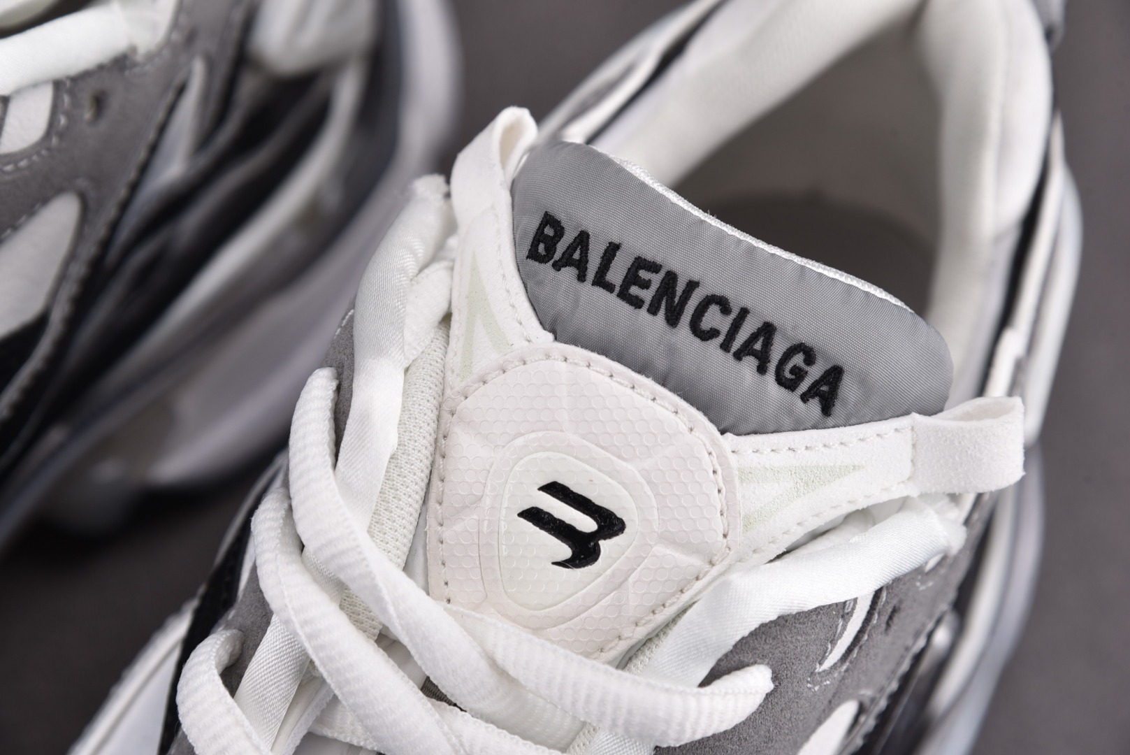 巴黎世家尺码:35-46偏大一码超重总裁R版出品-BalenciagaRunner绒面灰黑YZ001