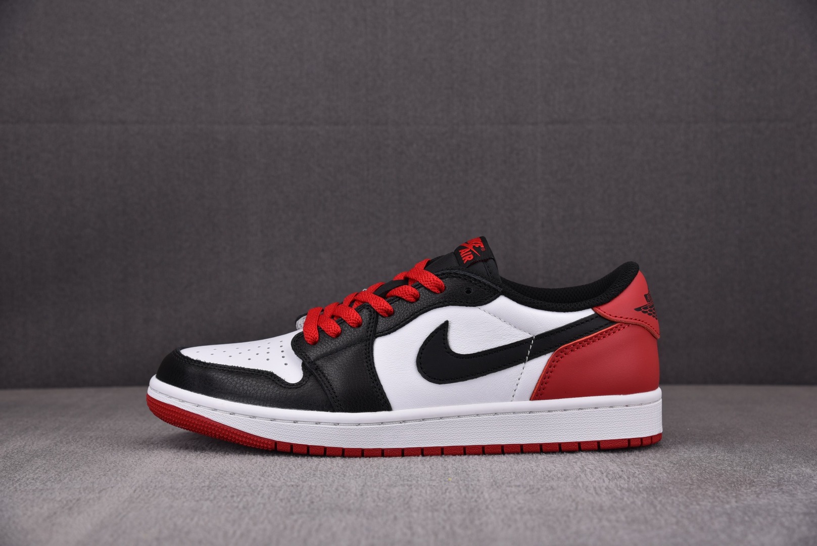 AJLow黑脚趾尺码:36-47.5总裁R版出品-AirJordan1LowOG“BlackToe”黑脚