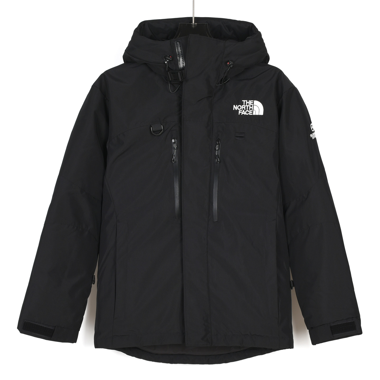 P520
喜马拉雅极地【一体不可拆卸】
黑-灰白色 全新出货
𝗧𝗛𝗘 𝗡𝗢𝗥𝗧𝗛 𝗙𝗔𝗖𝗘/北面 23SS SUMMIT SERIES喜马拉雅羽绒服
喜马拉雅羽绒服巅峰系列2022Fw北面喜马拉雅巅峰系列最新版本羽绒服,发售即售罄,各大潮咖上身必备款!
GORE-TEX提花暗格面料, WINDWALL防风保暖,蓬松度为800+,高领防风,腰部保暖贴扣,巅峰系列只为零下设计!如果说你想要一件羽绒服中最顶级得那种毫无疑问就是它了,北面户外产品线最顶端的产品,中国南极科考队御用装备,七大峰SEVEN SUMMITS,顶级喜马拉雅系列高寒羽绒服,真正的不惧严寒,保暖利器,这次最新版本的喜马拉雅系列在注重保暖度的同时,也注入了街头的元素,让时尚与保暖真正意义上的相结合。两套独立贴标的使用给予你不同风格的穿搭,全身YKK拉锁搭配GORE-TEX的面料使用,也是北面正确版本的指标之了。面包一样的厚度,面料质感价值感, 经典标识性的黄黑拼接解构设计,细节到位,重工重磅极品,原厂OEM代工,面料辅料均为原厂提供,严格来说,它就是正品!三标齐配
颜色:黑色、白色
尺码:𝗦-𝗠-𝗟-𝗫𝗟-𝗫𝗫𝗟