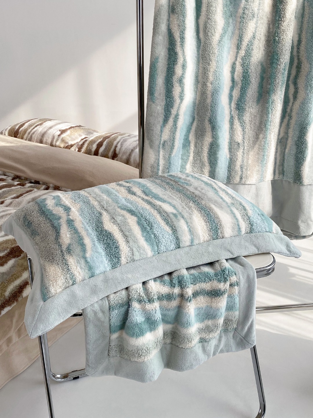 TEKLA Luna Beach Four-Piece Bedding Set - Comprehensive 4