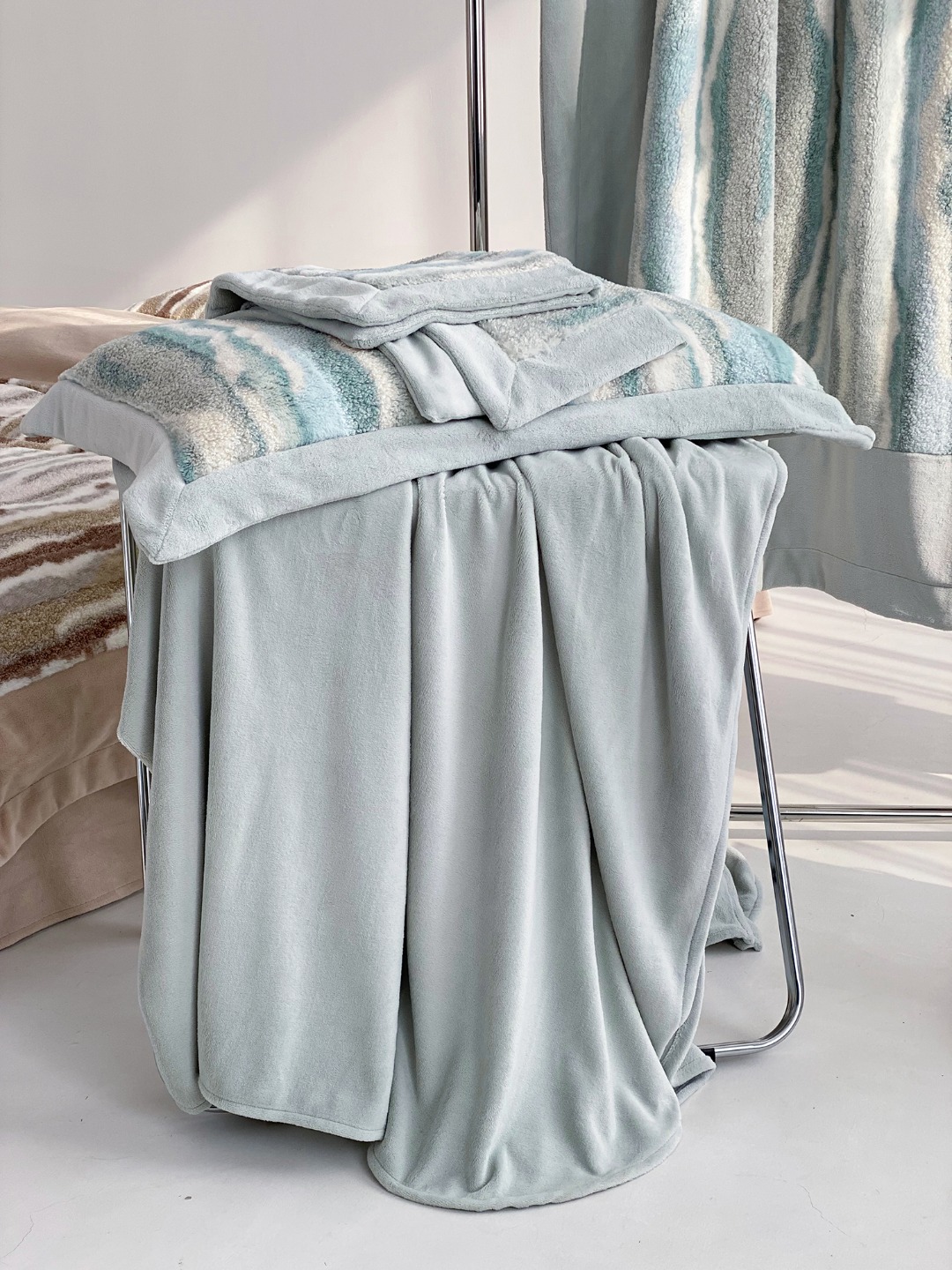 TEKLA Luna Beach Four-Piece Bedding Set - Comprehensive 6