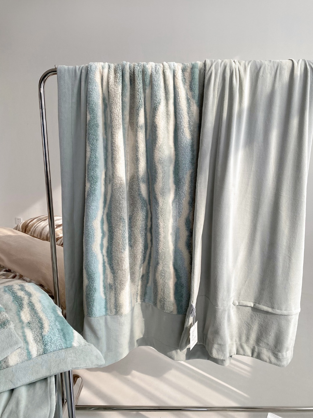 TEKLA Luna Beach Four-Piece Bedding Set - Comprehensive 2