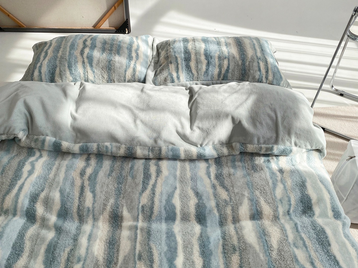 Duvet cover finished with pieced corner construction and reinforced - Comprehensive 8