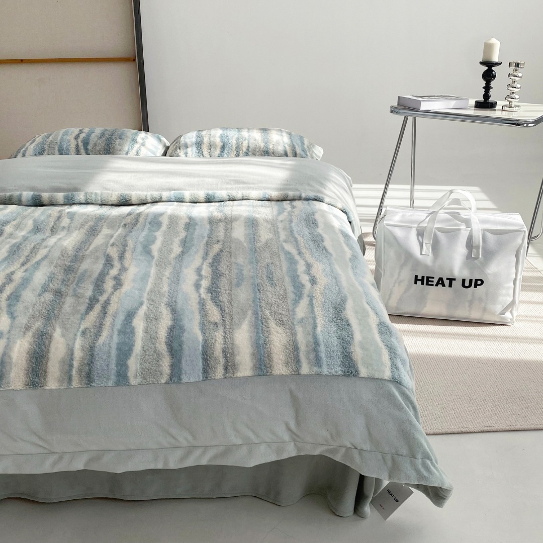 Duvet cover finished with pieced corner construction and reinforced - Comprehensive 6