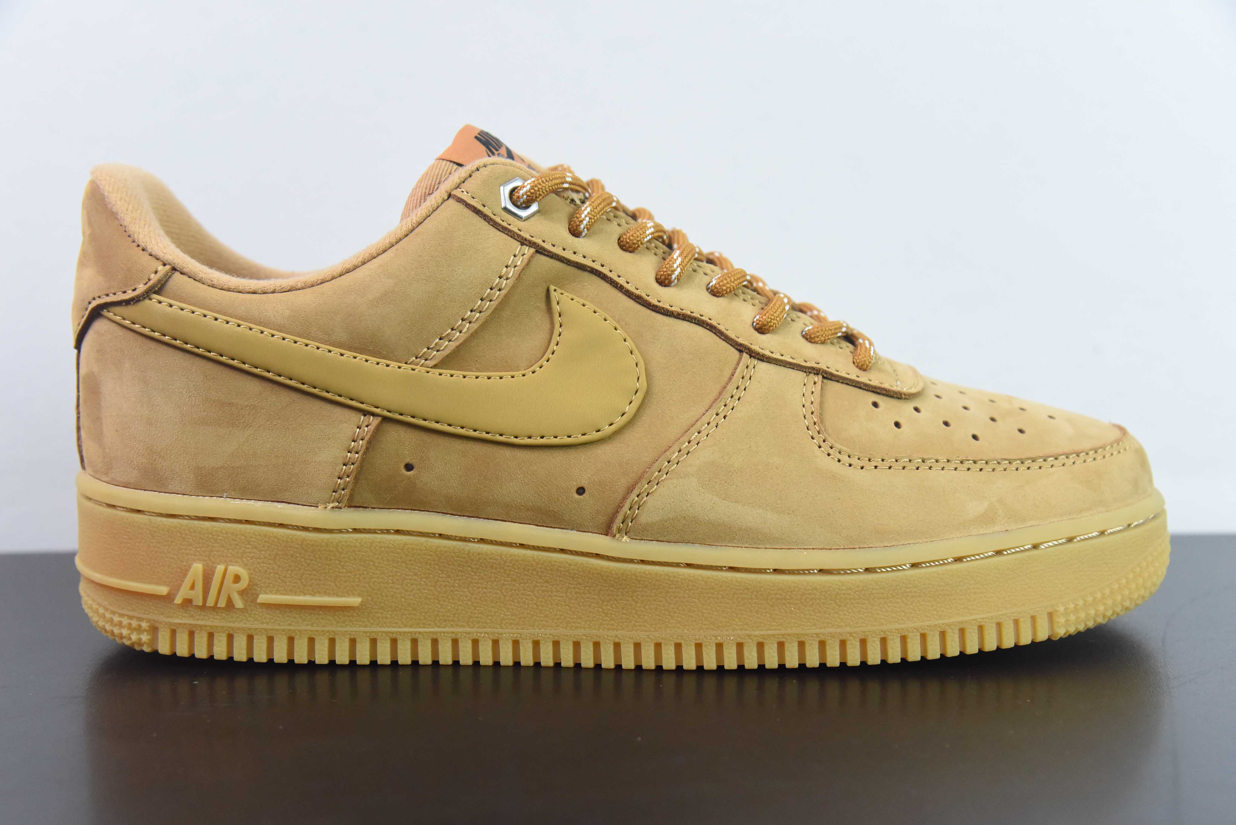 NBE31744440 Nike color trigo Air Force One de caña baja soporte para tienda 35.5-47 gamuza para los que entie…