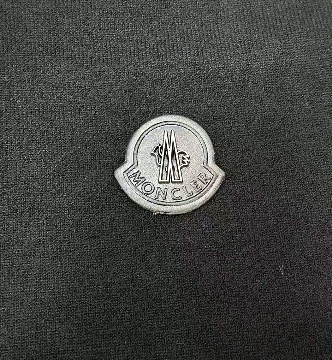 Moncler Script 3 Sweaters: High-End Tailored Wool Series with Innovative Design - 图片 6