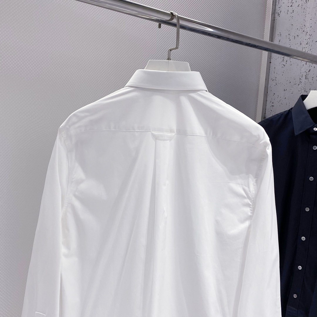 新款 BUR~撞色徽标刺绣府绸棉男士长袖衬衫。代工厂出货客供定制高支府绸棉～带弹力柔软细腻🌾、透气。极简