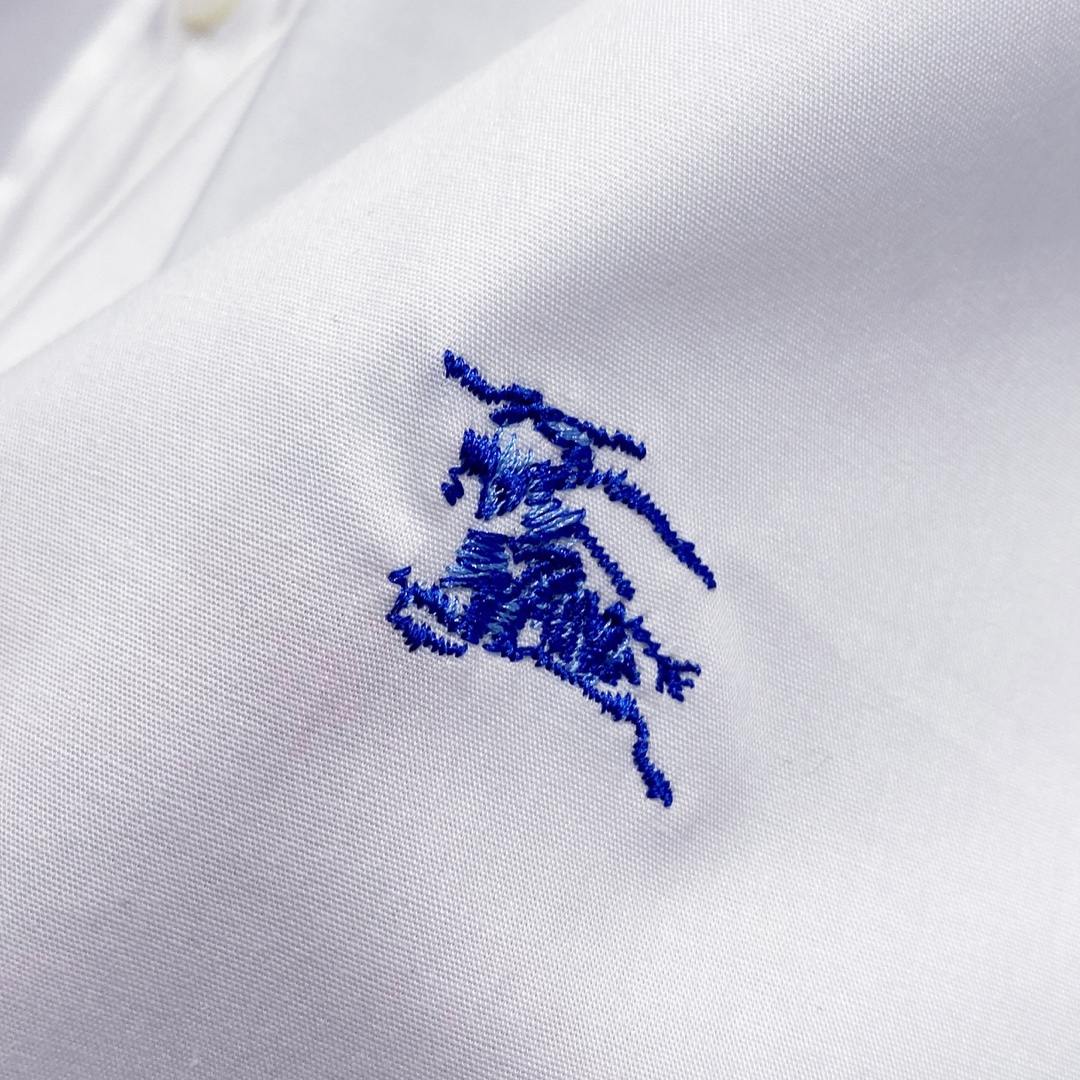 新款 BUR~撞色徽标刺绣府绸棉男士长袖衬衫。代工厂出货客供定制高支府绸棉～带弹力柔软细腻🌾、透气。极简