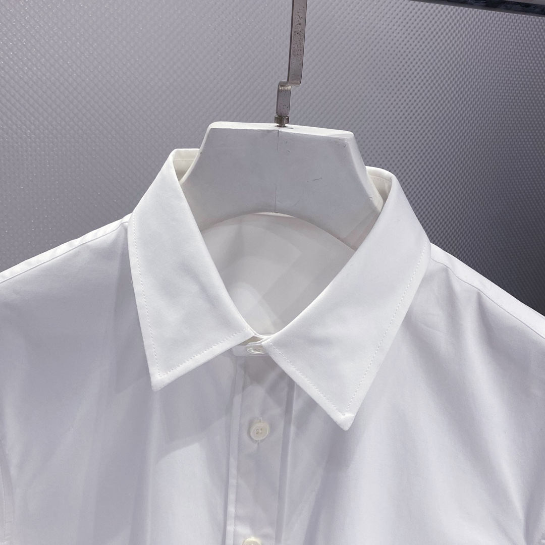 新款 BUR~撞色徽标刺绣府绸棉男士长袖衬衫。代工厂出货客供定制高支府绸棉～带弹力柔软细腻🌾、透气。极简