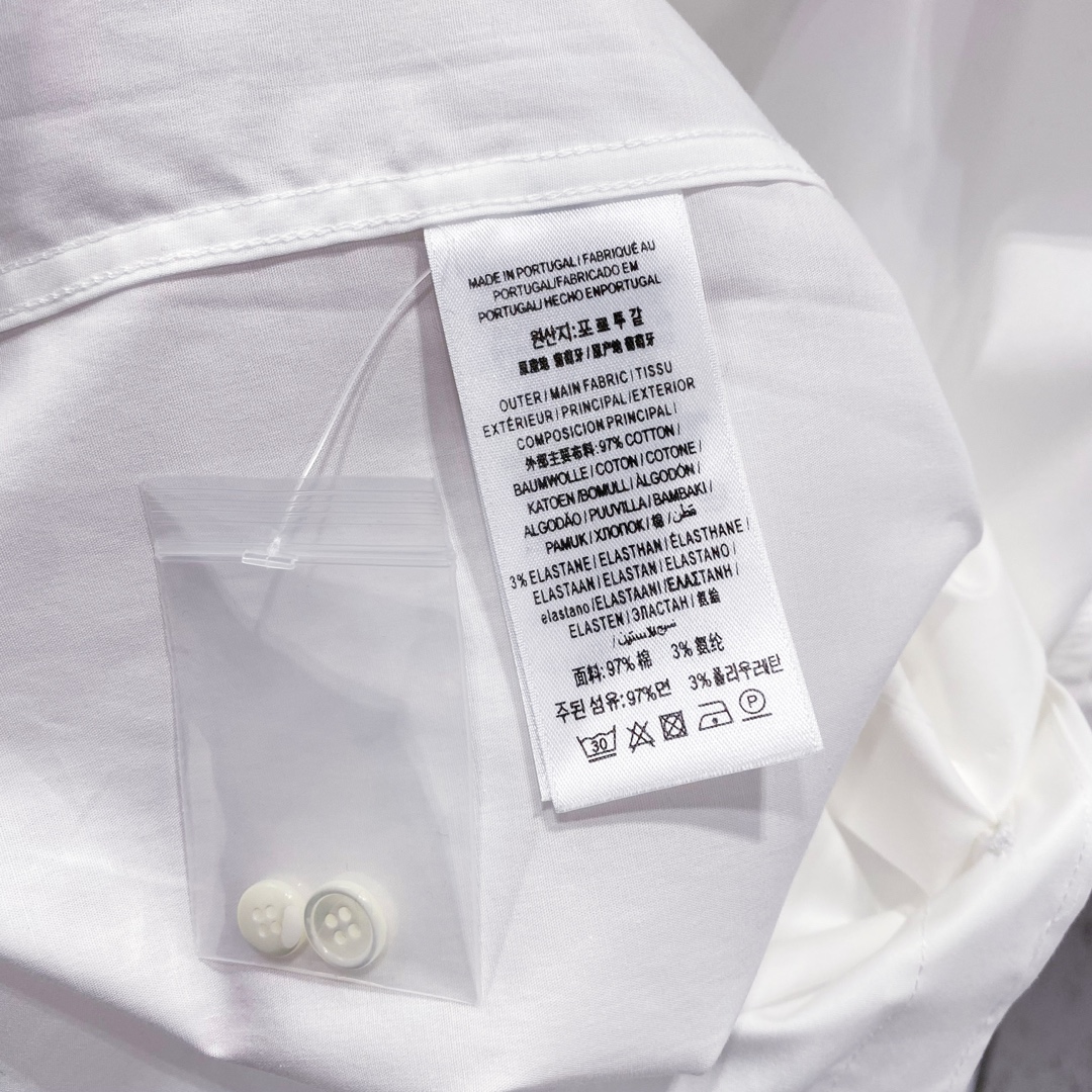 新款 BUR~撞色徽标刺绣府绸棉男士长袖衬衫。代工厂出货客供定制高支府绸棉～带弹力柔软细腻🌾、透气。极简