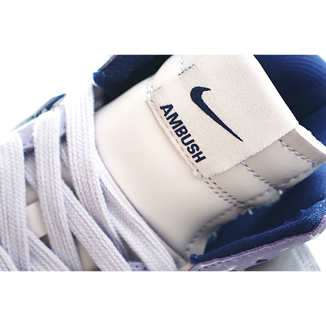 图片[8]-NK Dunk 高帮大勾儿童板鞋 以经过重塑后的元年款版型呈现，并融入机车、汽车和卡车的文化元素，在外观上更加修长挺拔，标志从鞋跟处向外延伸，如同机车排气管，鞋款后侧则饰有凹纹字标印花，同时采用突出的后跟设计以此提升整体包裹性，此外，联名的鞋垫和鞋舌标签也为经典款型增添一抹匠心独具的魅力。 尺码：24-37.5-选品中心