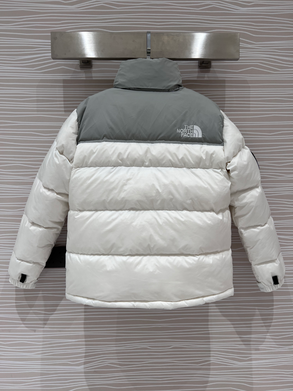 The North Face 1992 30th Anniversary Edition. White. Unisex. Sizes S-XXL. Classic design with 1992 badge.-Big cat