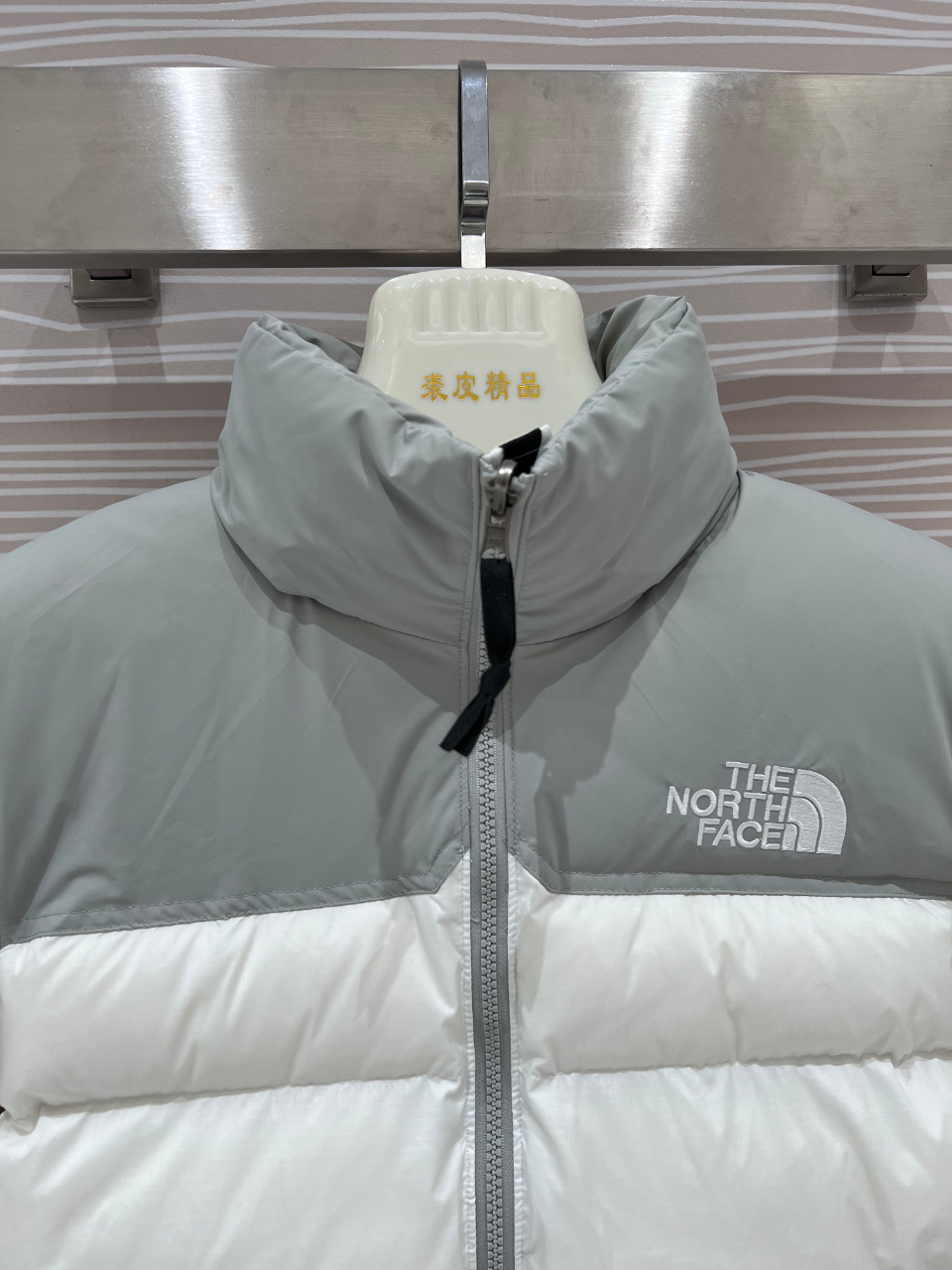 The North Face 1992 30th Anniversary Edition. White. Unisex. Sizes S-XXL. Classic design with 1992 badge.-Big cat