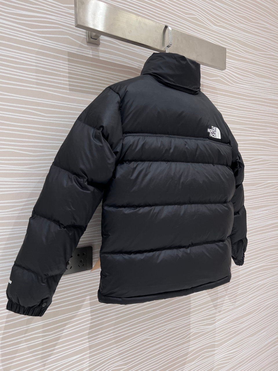 The North Face 1992 Black 30th Anniversary Edition with limited badge, classic 3D patch, and unique 1992 neck label. Unisex. Sizes: S M L XL XXL-Big cat