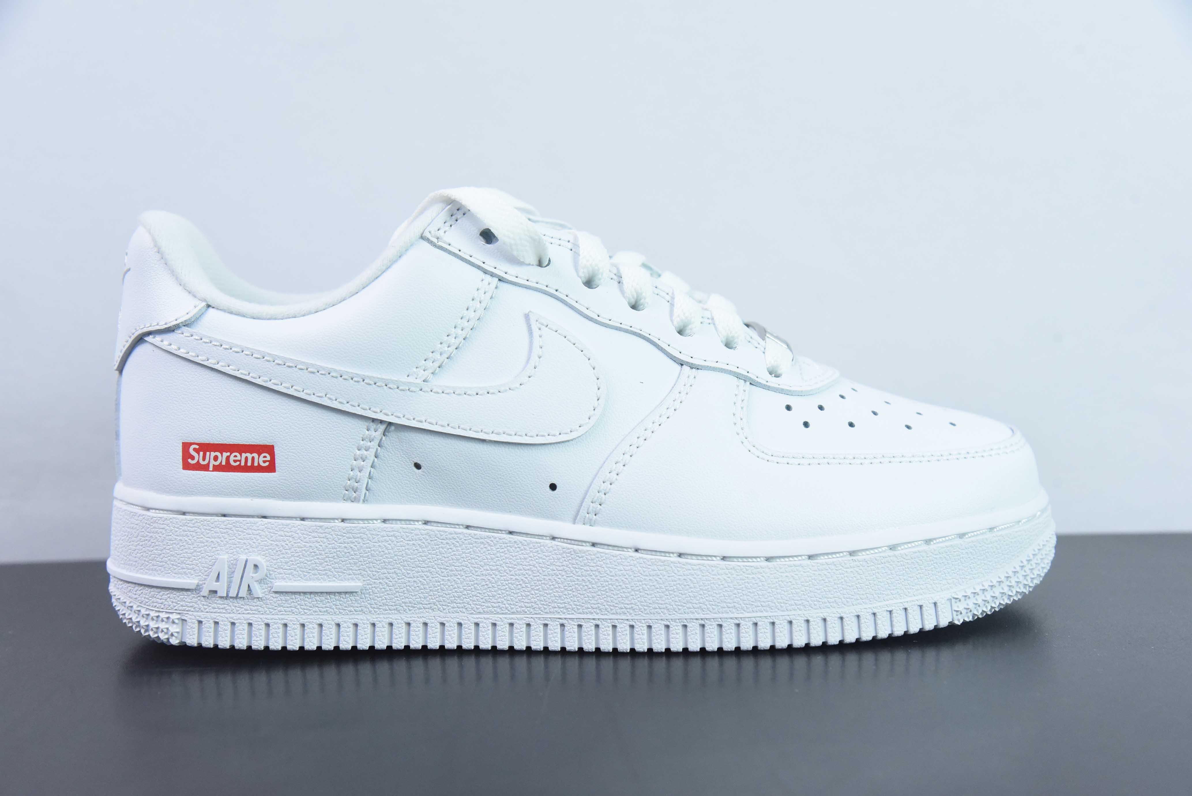 [Air Force Series]Air Force 1 Low Supreme Co-Branded Item Number: CU9225 100 S