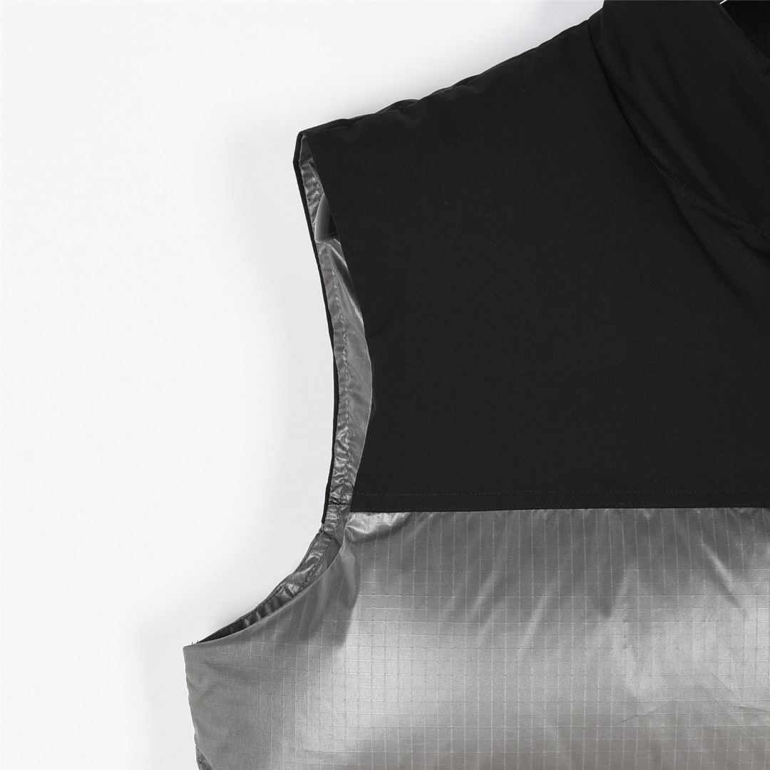 P360
北面大格子亮面马甲
𝐓𝐡𝐞 𝐍𝐨𝐫𝐭𝐡 𝐅𝐚𝐜𝐞/北面Nuptse 1996/炫彩款羽绒马甲/北面马甲
The North Face"的字面含义为山的最寒冷、最艰难一面。它也是The North Face"的产品能够发挥功能的地方。 The North Face。一直致力支持去发现亲近自然。赞助探险家们去征服那些遥远的,人类尚不可触及的角落。 The North Face"的标识,取自于美国Yosemite优胜美地国家公园内的半圆页山Half Dome,这也是等岩爱好者们擎爬花岗石的终极目标。
顶级原版复刻版本就是指目前国内最高版本(没有之一)(匠心做一件放到专柜就是ZP的衣服)
1⃣️ 进口barudan/百灵达绣花机定制万针电绣,采用进口7号针,进口绣线,保证每字饱满、立体、清晰,可称最贵绣标!
2⃣️采用国标90白鸭绒填充,保暖性能更出色,轻便不厚重,压缩后的蓬松度恢复性好!
3⃣️原厂定制40D格子四级防水布料,独家采用原版一致单层布料做法【非市面通货内加胆布】,采用单层布料考验了布料及羽绒必须要达标,防止跑绒,并保证手感及膨松度,内里采用尼龙nylon双重双层封禁设计,不会出现任何跑绒现象,内置抽拉绳扣的可调节下摆,可防风防寒!
4⃣️拉链采用吉田YKK原厂定制,刻字清晰,质感完美顺滑.
5⃣️辅料及扣子均采用原版一样铜芯弹簧【非市面铁芯弹簧】
北面羽绒服,不吹嘘,目前能比我们做的更好的几乎没有!
S+用心做一件原版产品,让每一位客户有底气去给他的客户介绍说:这个是国内最顶级复刻版本。
好的产品不需要过多软文去衬托,
只有垃圾产品才会吹嘘:原单ZP 用洒洒洋洋几千字来打动消费者!
虽是F货但不输ZP!
支持15天无理由退货(不影响二次销售)
码数:XS S M L XL XXL