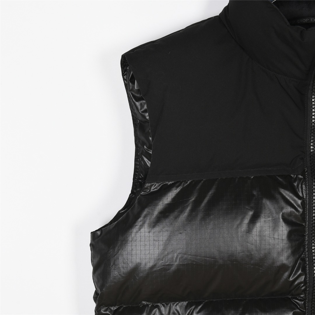 P360
北面大格子亮面马甲
𝐓𝐡𝐞 𝐍𝐨𝐫𝐭𝐡 𝐅𝐚𝐜𝐞/北面Nuptse 1996/炫彩款羽绒马甲/北面马甲
The North Face"的字面含义为山的最寒冷、最艰难一面。它也是The North Face"的产品能够发挥功能的地方。 The North Face。一直致力支持去发现亲近自然。赞助探险家们去征服那些遥远的,人类尚不可触及的角落。 The North Face"的标识,取自于美国Yosemite优胜美地国家公园内的半圆页山Half Dome,这也是等岩爱好者们擎爬花岗石的终极目标。
顶级原版复刻版本就是指目前国内最高版本(没有之一)(匠心做一件放到专柜就是ZP的衣服)
1⃣️ 进口barudan/百灵达绣花机定制万针电绣,采用进口7号针,进口绣线,保证每字饱满、立体、清晰,可称最贵绣标!
2⃣️采用国标90白鸭绒填充,保暖性能更出色,轻便不厚重,压缩后的蓬松度恢复性好!
3⃣️原厂定制40D格子四级防水布料,独家采用原版一致单层布料做法【非市面通货内加胆布】,采用单层布料考验了布料及羽绒必须要达标,防止跑绒,并保证手感及膨松度,内里采用尼龙nylon双重双层封禁设计,不会出现任何跑绒现象,内置抽拉绳扣的可调节下摆,可防风防寒!
4⃣️拉链采用吉田YKK原厂定制,刻字清晰,质感完美顺滑.
5⃣️辅料及扣子均采用原版一样铜芯弹簧【非市面铁芯弹簧】
北面羽绒服,不吹嘘,目前能比我们做的更好的几乎没有!
S+用心做一件原版产品,让每一位客户有底气去给他的客户介绍说:这个是国内最顶级复刻版本。
好的产品不需要过多软文去衬托,
只有垃圾产品才会吹嘘:原单ZP 用洒洒洋洋几千字来打动消费者!
虽是F货但不输ZP!
支持15天无理由退货(不影响二次销售)
码数:XS S M L XL XXL