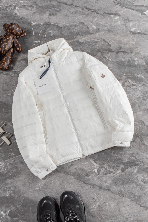 MONCLER جاكيت شتوي بغطاء للرأس من مجموعة FW، مقاوم للماء والرياح 1 MONCLER جاكيت شتوي بغطاء للرأس من مجموعة FW، مقاوم للماء والرياح