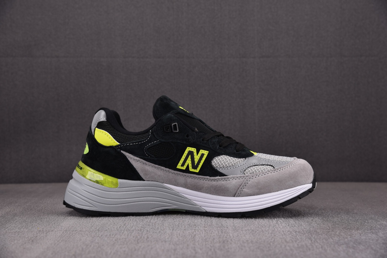 NB992尺码:36-46总裁R版出品-NewBalanceNB992“Volt”黑灰绿M992TQYZ