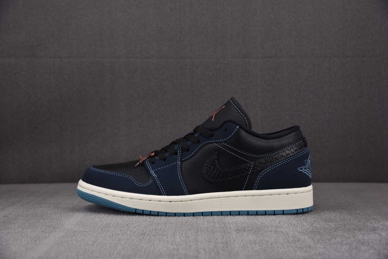 AJLow尺码:35.5-46总裁R版出品-AirJordan1Low“MidnightNavy午夜蓝F