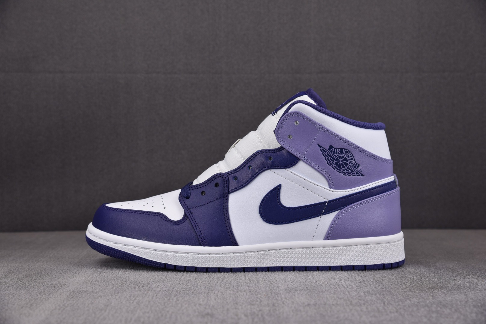 AJMid白紫尺码:40-46总裁R版出品-AirJordan1Mid“Blueberry”白紫DQ84