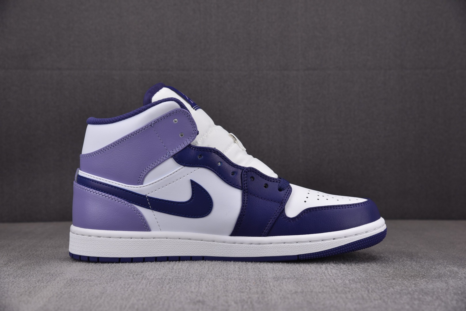 AJMid白紫尺码:40-46总裁R版出品-AirJordan1Mid“Blueberry”白紫DQ84