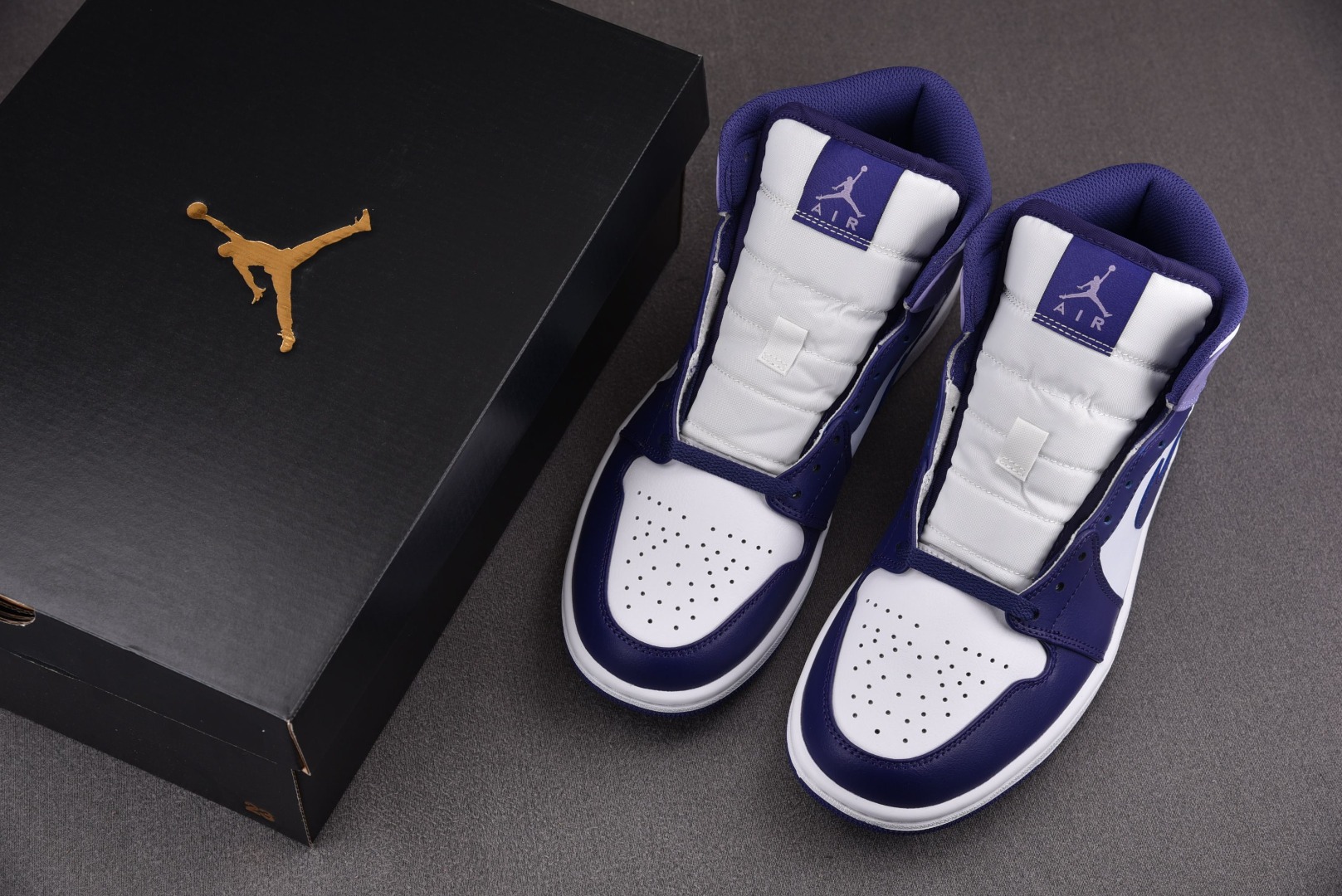 AJMid白紫尺码:40-46总裁R版出品-AirJordan1Mid“Blueberry”白紫DQ84