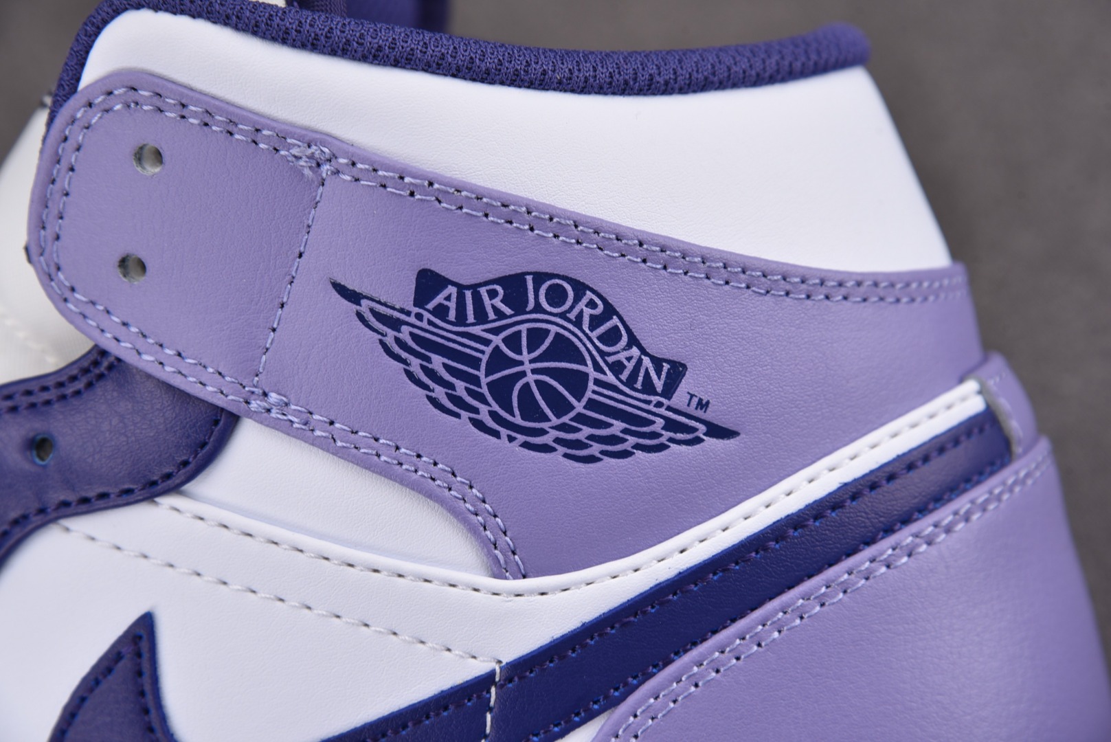 AJMid白紫尺码:40-46总裁R版出品-AirJordan1Mid“Blueberry”白紫DQ84