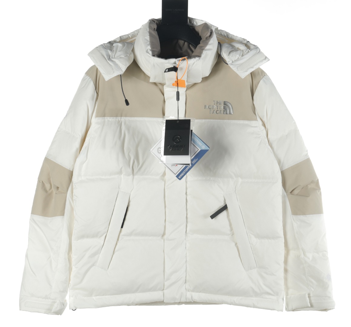 CX专供 纯原订单
【北面】THE NORTH FACE/北面TNF  拼色拉链连帽羽绒服
1:1专业复刻!三色齐发，史诗级!重工爆款，北面Tnf巅峰系列极寒功能性Gtx防风防水防雪面料!喜马拉雅，无缝压胶系列羽绒服!各路明星今年带货，关晓彤同款，申敏儿同款!上身超好看!
THE NORTH FACE Summit Pro Down Jacket巅峰系列 拼色拉链连帽长袖含羽绒外套冬季情侣款97'S大巅峰限定PRO加强版羽绒夹克 男女同款①区别于去年款在于此款连帽不可隐藏在衣领里②GORE-TEX面料耐磨耐洗20年穿不坏，可防十级大风中雨中雪防水无压力
③前后胸反光烫印LOGO 实物无论从手感还是视觉都满屏高级
④RDS优质鹅绒鹅绒含量高达90%于常规羽绒来说更轻更暖更蓬
⑤帽子、下摆处有抽绳不同场景选择抽紧阻绝寒气侵入
在北面的高端系列里算是最适合日常穿着的一款！
颜色:拼白 拼绿 拼黑
Size: S-XXL