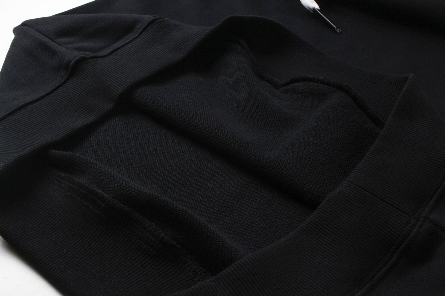 Luxurious CELINE Fall/Winter 2022 Collection Highlights: Hooded Fur Coat with Chain Blason - 图片 6