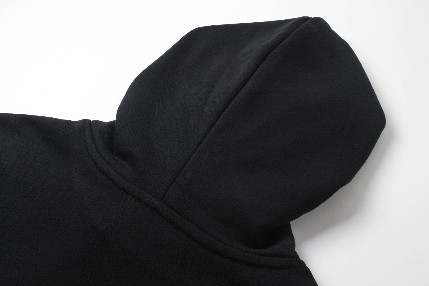 Luxurious CELINE Fall/Winter 2022 Collection Highlights: Hooded Fur Coat with Chain Blason - 图片 8