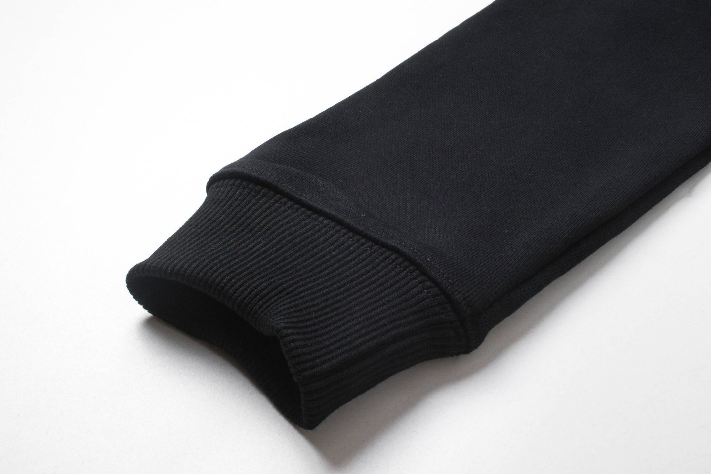 Luxurious CELINE Fall/Winter 2022 Collection Highlights: Hooded Fur Coat with Chain Blason - 图片 7