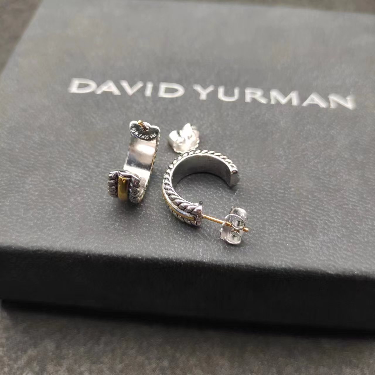 NO:112391,New David Yurman 11.4mm silver diamond half-ring earrings. No. DYEH-071, jewelry boutique, earrings19860909上新 David Yurman 11.4mm银色带钻半环耳环.编号 DYEH-071,饰品精品,earrings,Jewelry