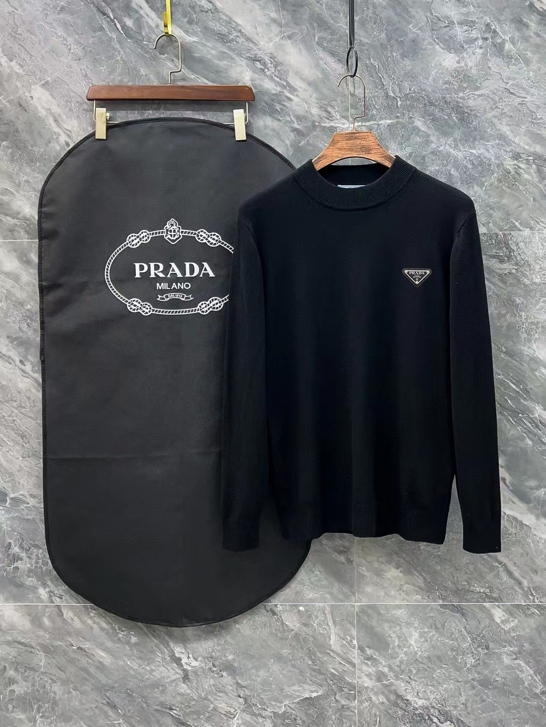 CJCR Prada High-End Sweater Series: Innovative Design, Superior Quality, Various Sizes - 图片 1