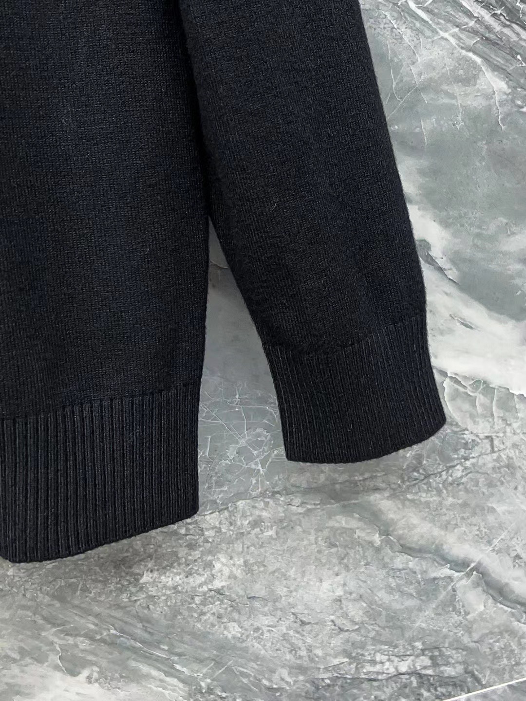 CJCR Prada High-End Sweater Series: Innovative Design, Superior Quality, Various Sizes - 图片 6