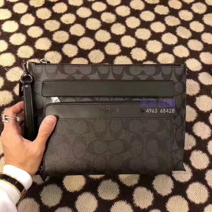 Coach COACH男士手拿包了解一下 前天出库的货 牛皮 基本上是男人的必须品 还是拿手包的男人最帅