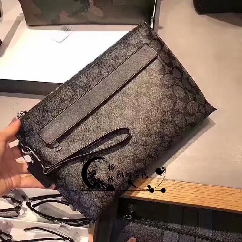 Coach 这款Coach男士手拿包我一定要推荐给你们