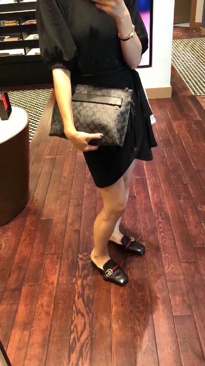 Coach 这款Coach男士手拿包我一定要推荐给你们