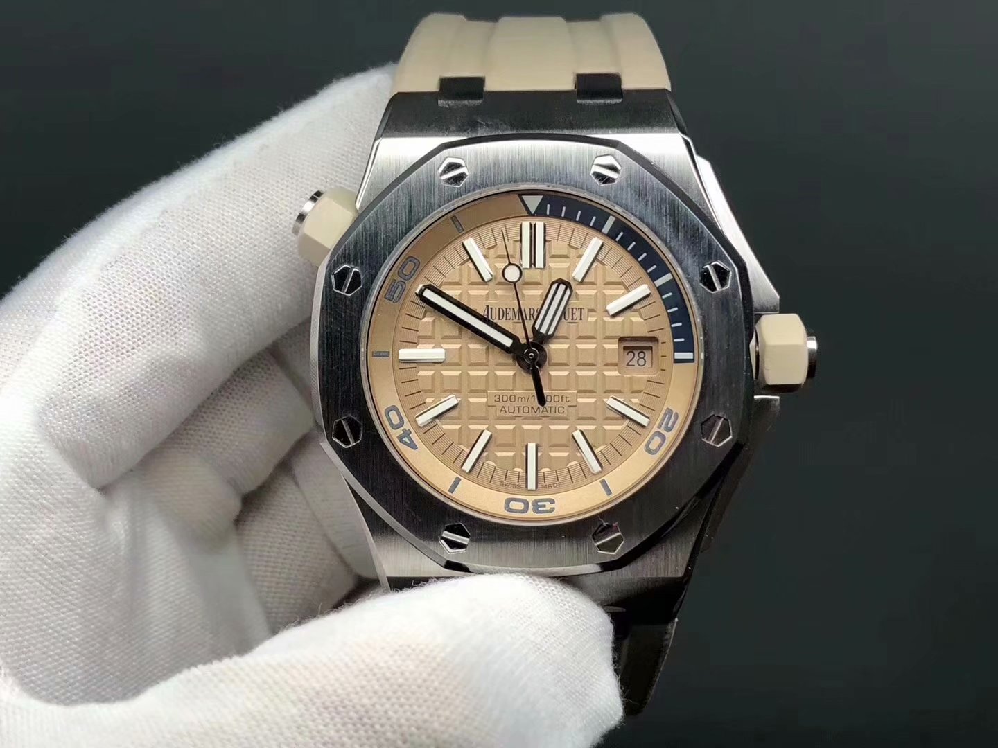 El último modelo de BF Boutique Audemars Piguet Royal Oak Offshore Diving Watch A Color Series 2018 agrega un…
