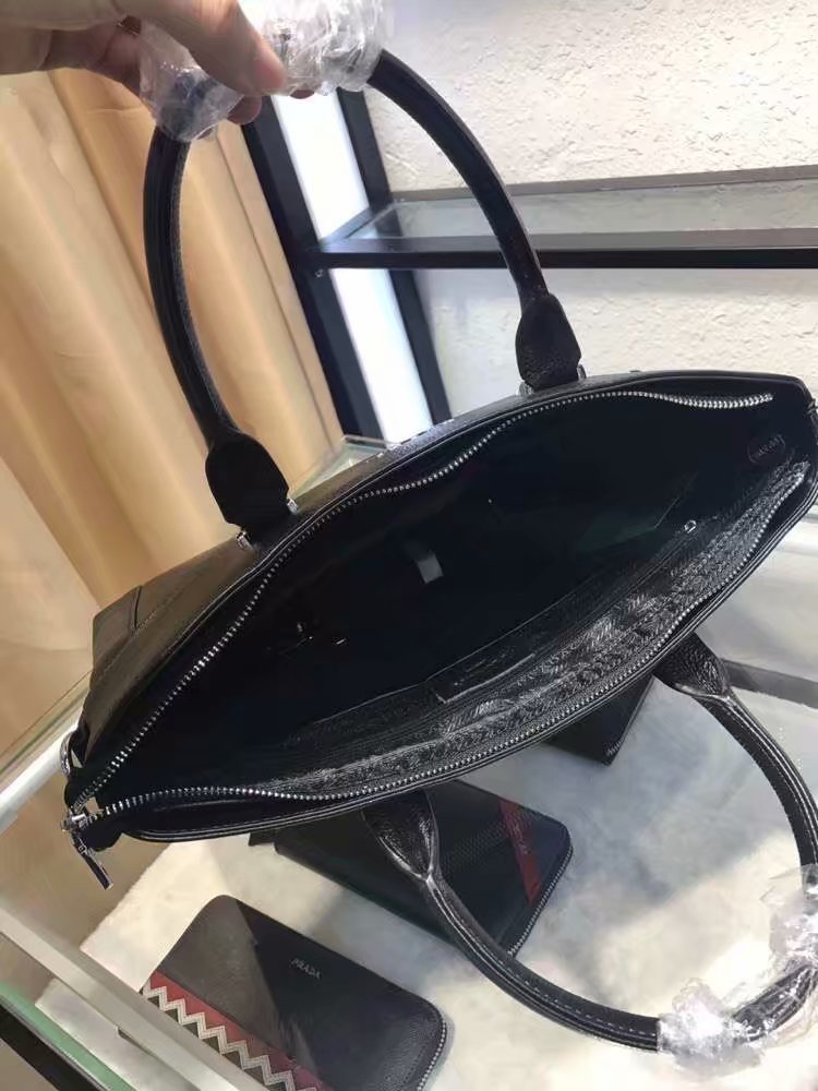 批¥PRADA普拉达 独家新款【型号】193-1商务休闲包【尺寸】38-29-6cm【颜色】黑色 高端品