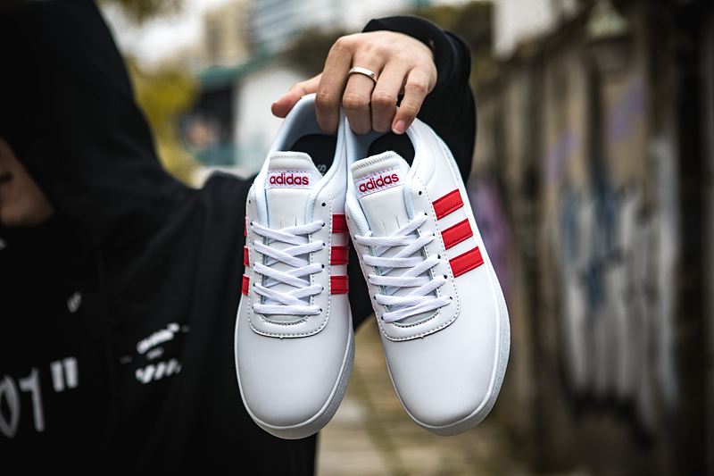 60 Adidas Neo 超软二层皮低帮小白鞋