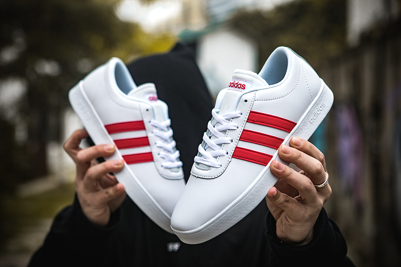 60 Adidas Neo 超软二层皮低帮小白鞋