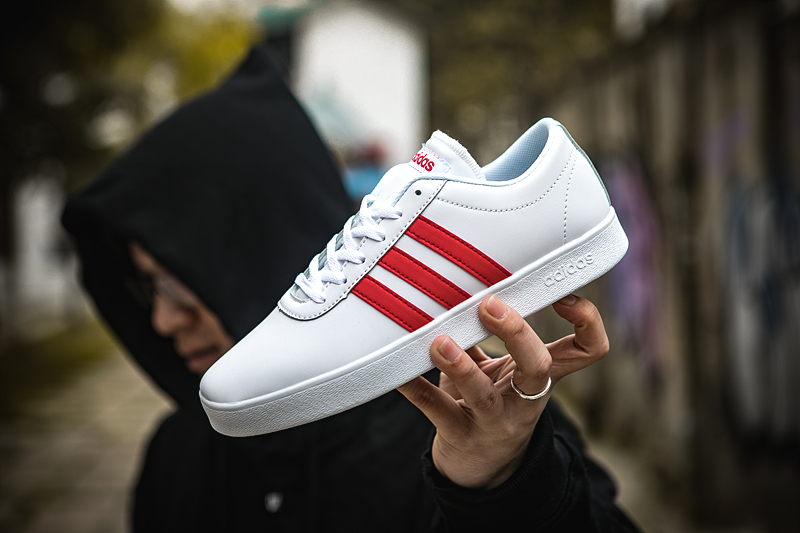 60 Adidas Neo 超软二层皮低帮小白鞋